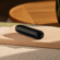Ploom AURA Jet Black hər zaman yanınızda olan, diqqət çəkməyən qızdırılan tütün cihazıdır
