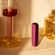 Masanın üzərinə qoyulmuş Ploom AURA Dark Orchid cihazı