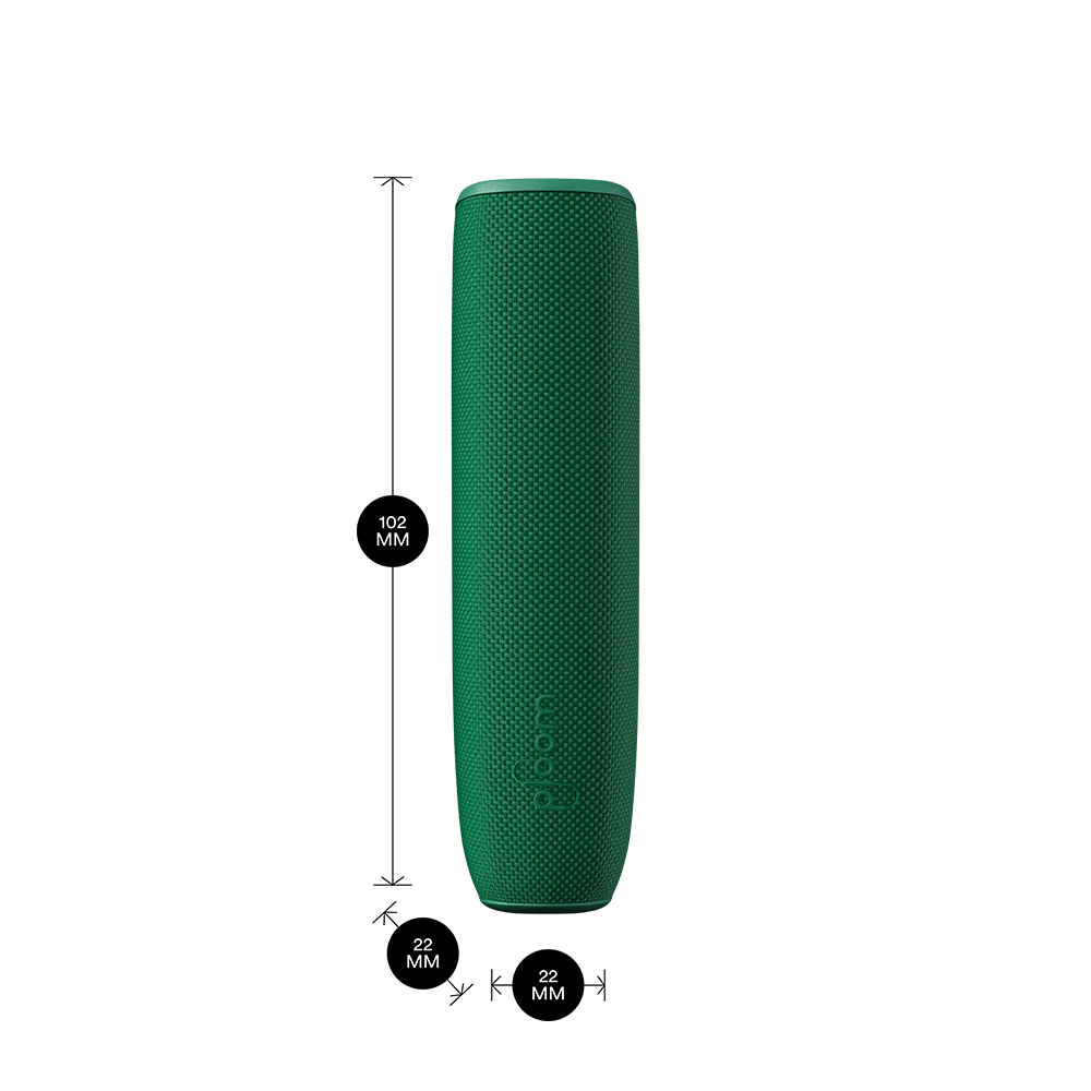 Amazon Green arxa örtüyü olan Ploom AURA cihazı məhsul ölçüləri ilə göstərilir: hündürlük 10.2 sm x en 2.2 sm və qalınlıq 2.2 sm
