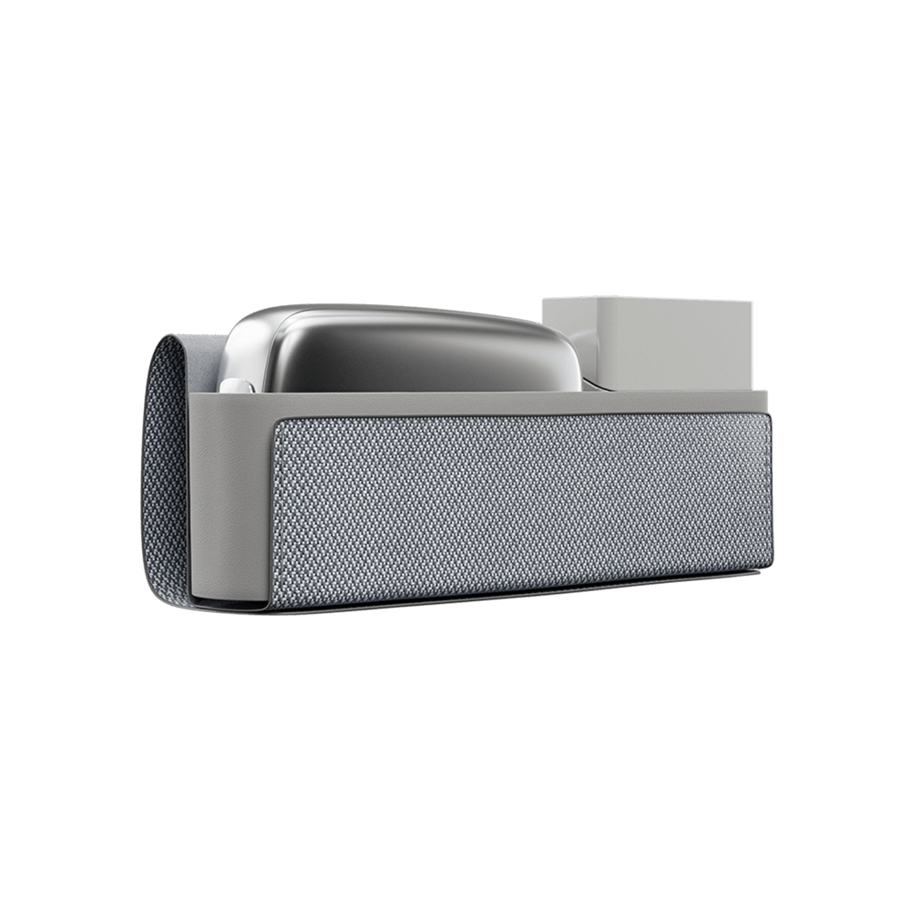 Ploom X Advanced Grey daşıma qutusu açıq vəziyyətdə, içərisində Ploom cihazı və bir paket çubuqla birlikdə göstərilir.
