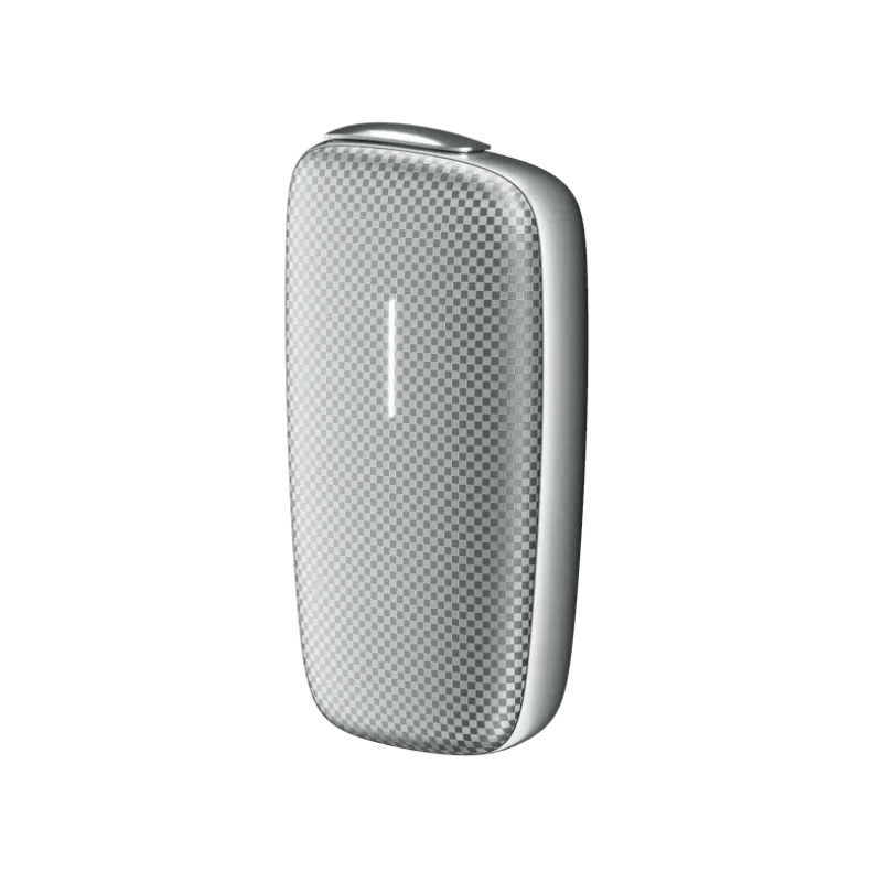 Ploom X Advanced Squared Silver ön panelinin yan görünüşü cihazda göstərilir
